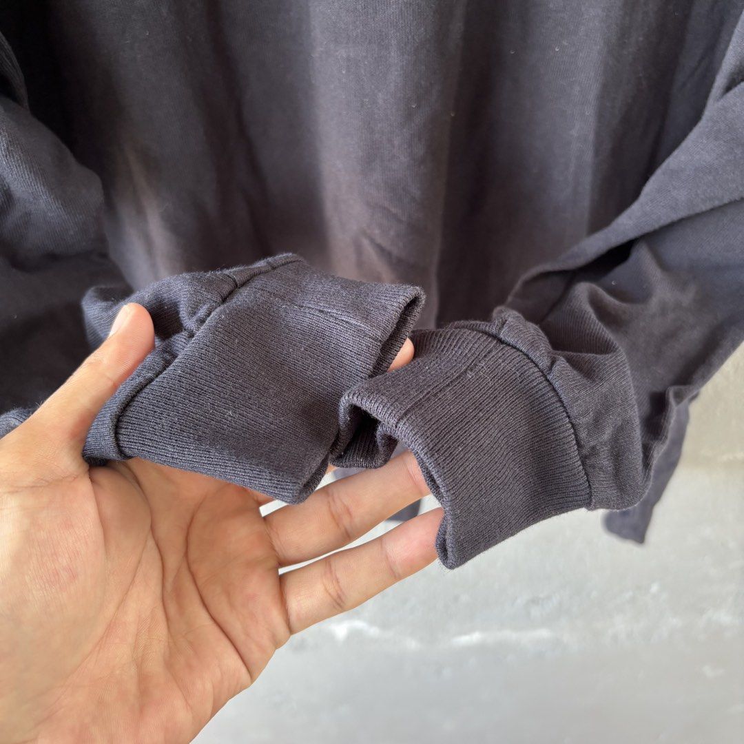 Beams ls (Category: Coats, Jackets and Outerwear) located in San Fernando. Submitted by diff.thr1ft (Listing ID 1466170853, Image 3). Description: - Brand: Beams Japan - Style: Long sleeve crewneck shirt - Color: Black - Size: Large - Material: 100% Cotton (Body and Rib) - Features: Unique red-and-white braided drawstring hem detail and comfortable ribbed cuffs - Condition: Excellent pre-loved condition.