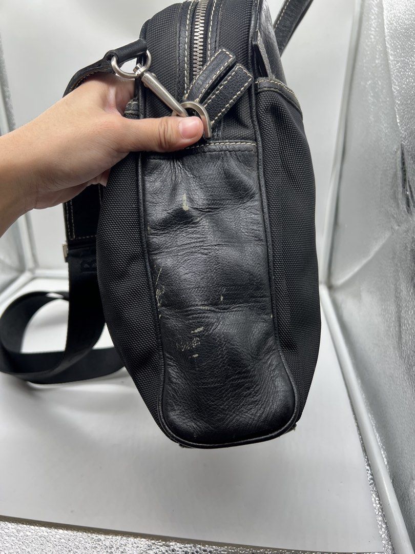 Bean Pole laptop briefcase sling bag (Category: Laptop Bags & Sleeves) located in Cavite. Submitted by aellavier (Listing ID 1466165958, Image 3). Description: orig preloved auth. issue: nagbabakbak na leather parts niya. canvas is sturdy and strap .
