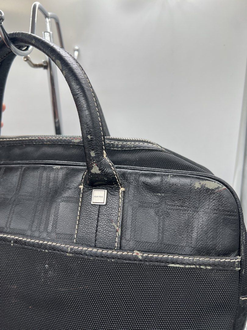 Bean Pole laptop briefcase sling bag (Category: Laptop Bags & Sleeves) located in Cavite. Submitted by aellavier (Listing ID 1466165958, Image 2). Description: orig preloved auth. issue: nagbabakbak na leather parts niya. canvas is sturdy and strap .