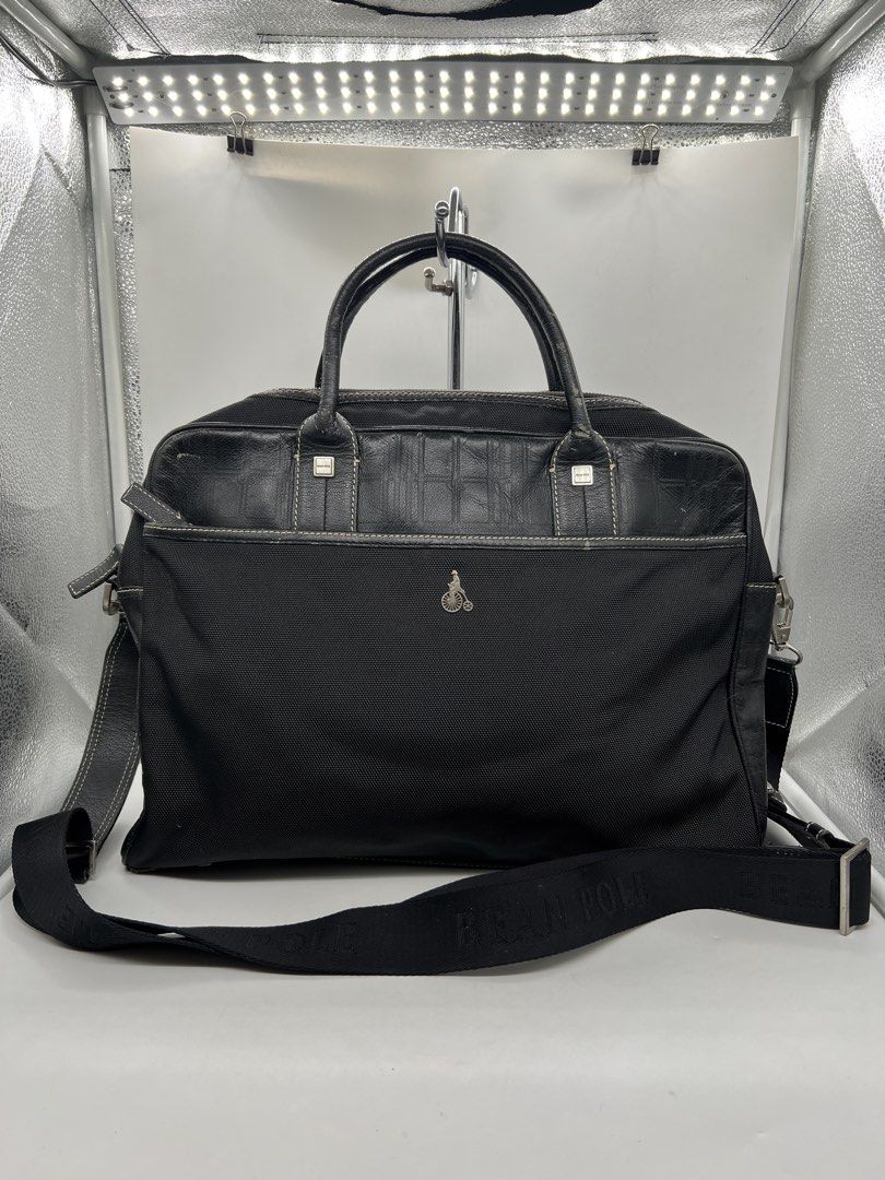 Bean Pole laptop briefcase sling bag (Category: Laptop Bags & Sleeves) located in Cavite. Submitted by aellavier (Listing ID 1466165958, Image 1). Description: orig preloved auth. issue: nagbabakbak na leather parts niya. canvas is sturdy and strap .