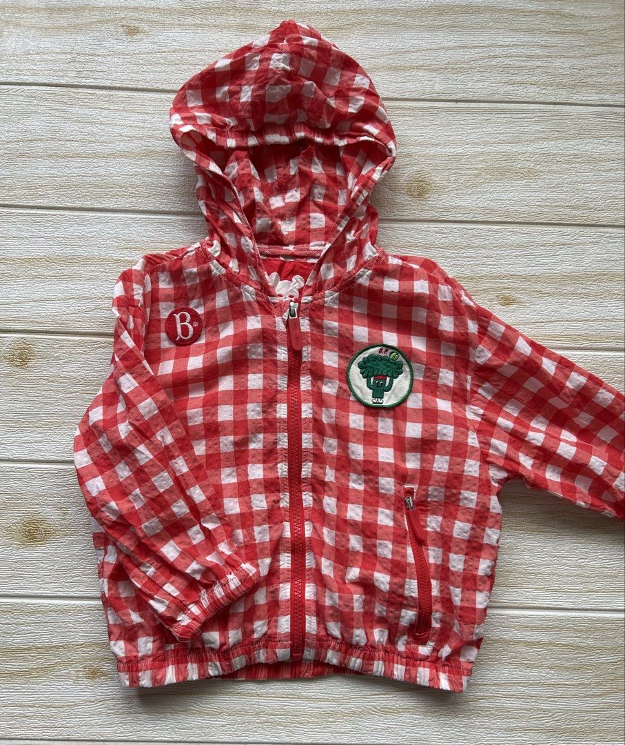 Bebedepino lightweight hooded jacket size 100 (Category: Babies & Kids Fashion) located in Cebu City. Submitted by yjainani (Listing ID 1466171466, Image 1). Description: Bebe De Pino red and white gingham checkered lightweight hooded jacket featuring a broccoli patch and a "B" logo accent..