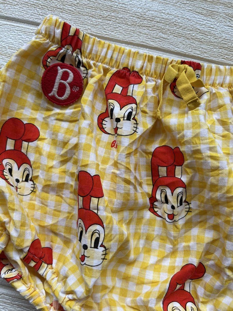 Bebedepino Yellow bloomer size 100 (Category: Babies & Kids Fashion) located in Cebu City. Submitted by yjainani (Listing ID 1466171772, Image 2). Description: yellow gingham bunny-print bloomer short from Bebedepino featuring an all-over red-and-white rabbit character pattern.