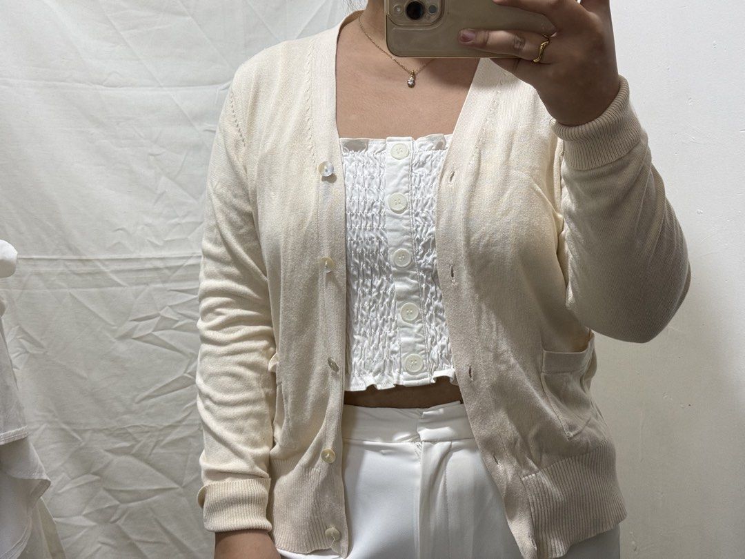 beige cardigan (Category: Coats, Jackets and Outerwear) located in Manila. Submitted by halsea (Listing ID 1466224586, Image 1). Description: large with issue .