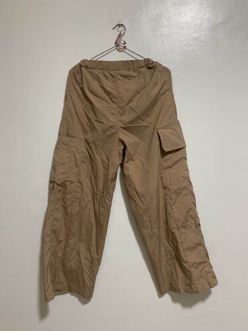 Bench - relaxed wide leg cargo pants (Category: Announcements) located in Manila. Submitted by nikwieue (Listing ID 1466221175, Image 2). Description: bnew condi :) size xs to s.