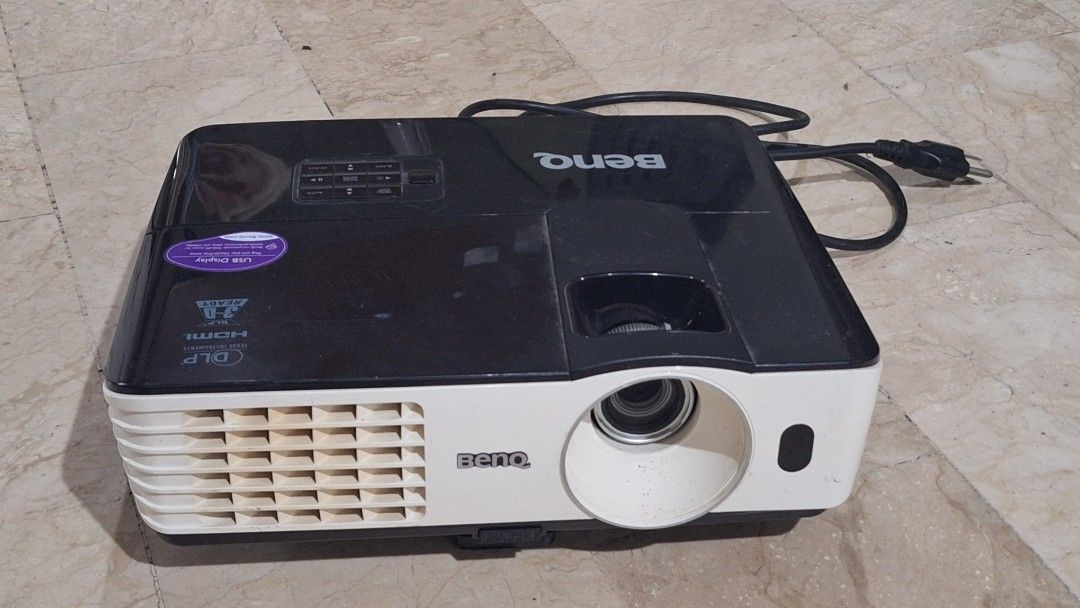 BenQ MX660P Digital Projector (Category: Projectors) located in Angeles City. Submitted by pamdiel003 (Listing ID 1466222209, Image 1). Description: - Model: BenQ MX660P Digital Projector - Condition: Powers on and projects normally - Design: Black and white housing with top control buttons and front lens - Power: AC 100-240V with attached power cable included - Lamp: Equipped with a Philips UHP lamp unit - Ideal Use: Perfect standard setup for h
