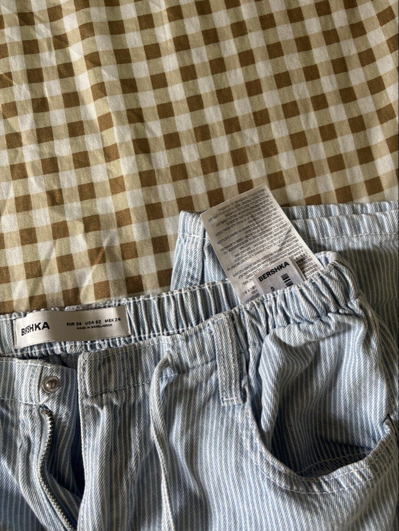Bershka Blue White Striped Pants (Category: Jeans) located in Taguig. Submitted by alliegator.xx (Listing ID 1466217487, Image 2). Description: bought for almost 3k.