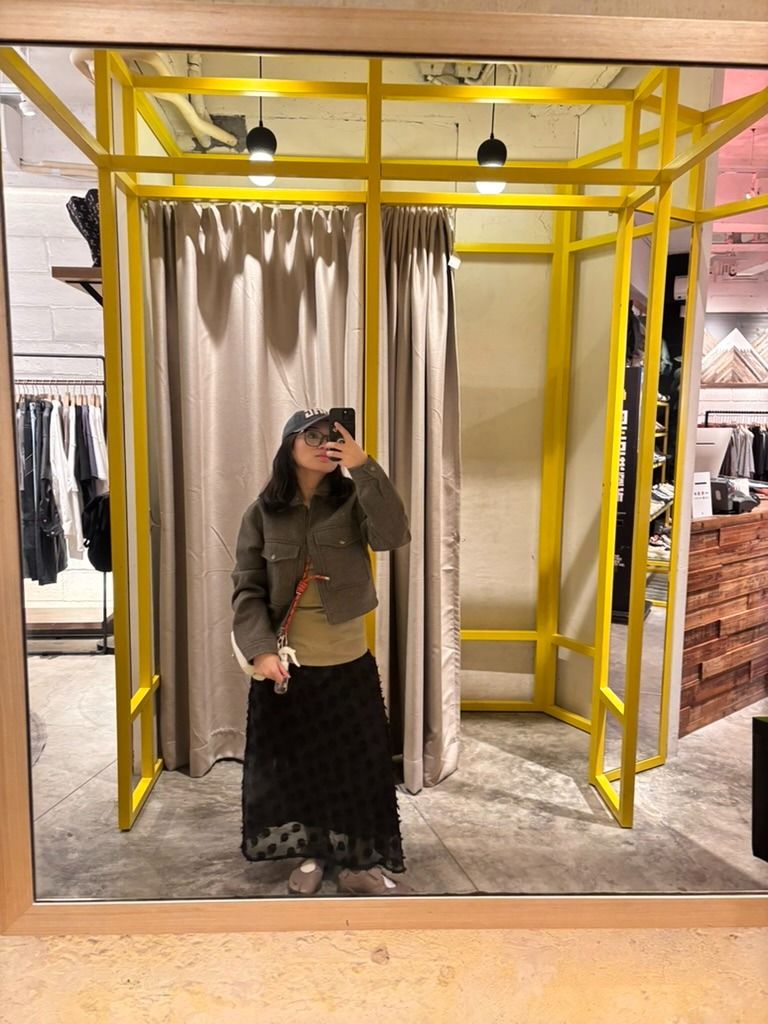 BERSHKA Olive green/grey felt jacket (Category: Coats, Jackets and Outerwear) located in Caloocan City. Submitted by ripleyabre70238 (Listing ID 1466193315, Image 3). Description: USED ONCE. this jacket is so nice for your ber months travels! material is felt-like. .