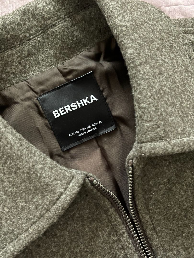 BERSHKA Olive green/grey felt jacket (Category: Coats, Jackets and Outerwear) located in Caloocan City. Submitted by ripleyabre70238 (Listing ID 1466193315, Image 2). Description: USED ONCE. this jacket is so nice for your ber months travels! material is felt-like. .