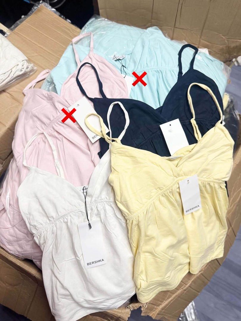 Bershka Peplum Top (Category: Sleeveless) located in Manila. Submitted by nadz.28 (Listing ID 1461933632, Image 3). Description: ovrns white - med (2) m-l (2) navy -xs(1) s(1) yellow -xs (2) .