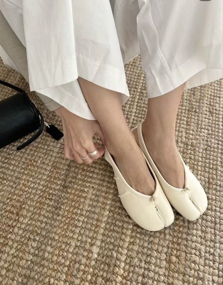 Better Shoes Tabi Slingback (Category: Flats & Sandals) located in Cebu City. Submitted by rheafnavarra (Listing ID 1466225012, Image 1). Description: Bought this for 1.8k from Better Shoes Vietnam. Size: 25cm RFS: I find it so hard to style them 😭.