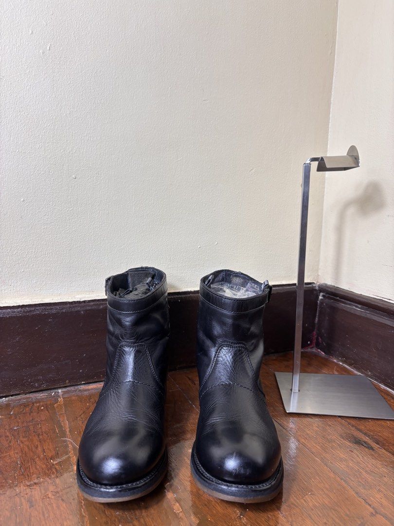 Bikkembergs Ankle Boots (Category: Boots) located in Manila. Submitted by earlylifecrisis3 (Listing ID 1466283776, Image 1). Description: Size 39 Condition 9/10 Measure it by inch Insole: 10.5 Outsole: 11.3 Heels: 1.6 •Refund / Returns not allowed allowed •Please do check the dimensions size on labels sometimes are not accurate on the sizing •Ask me before purchasing.