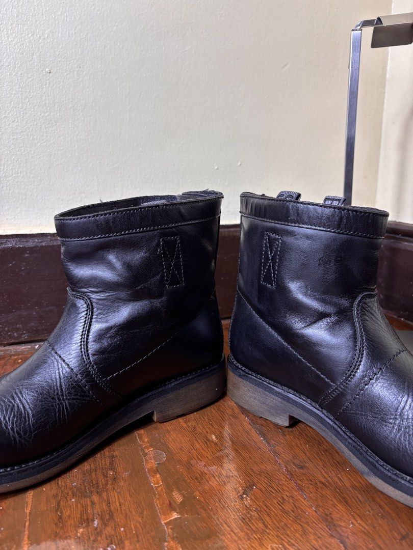 Bikkembergs Ankle Boots (Category: Boots) located in Manila. Submitted by earlylifecrisis3 (Listing ID 1466283776, Image 2). Description: Size 39 Condition 9/10 Measure it by inch Insole: 10.5 Outsole: 11.3 Heels: 1.6 •Refund / Returns not allowed allowed •Please do check the dimensions size on labels sometimes are not accurate on the sizing •Ask me before purchasing.