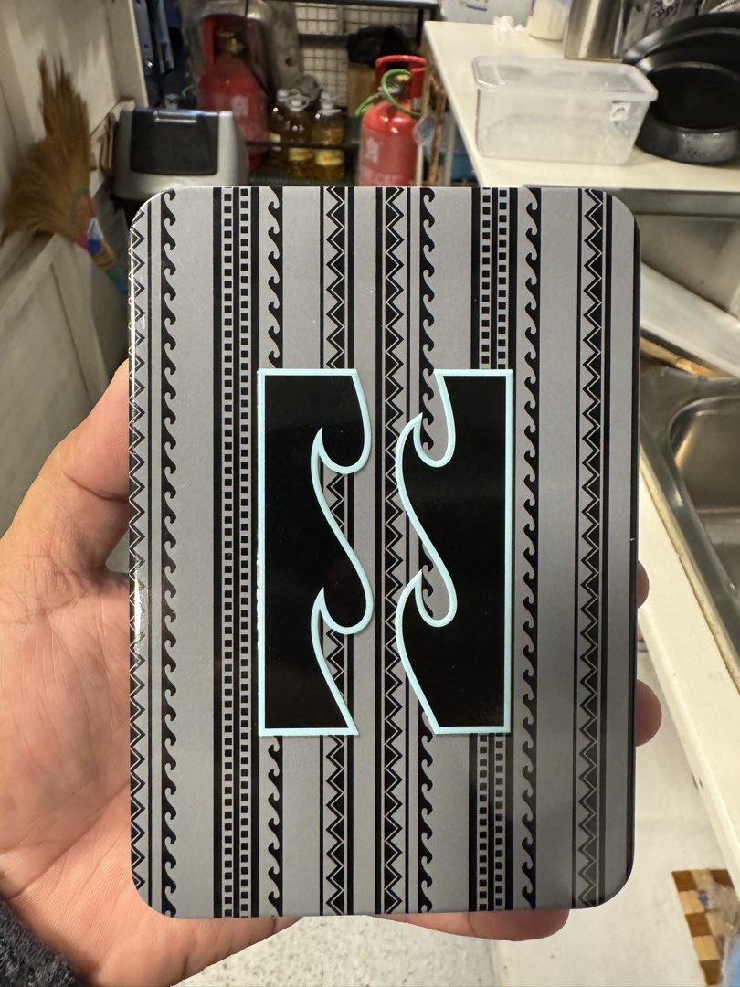 Billabong Bifold Wallet in Tin Box (Category: Wallets & Card Holders) located in Cavite. Submitted by marcuz1316 (Listing ID 1466255128, Image 2). Description: - Brand: Billabong - Style: Bifold wallet in two-tone brown and off-white - Details: Debossed logo patch on the lower front corner - Condition: Unused inside original packaging - Inclusion: Matching patterned metal collector tin, great for storage or gifting.