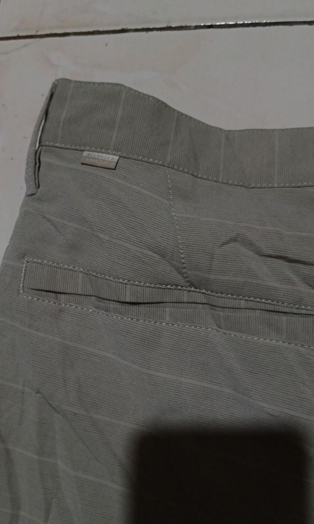 BILLABONG Shorts Crossfire / Submersibles (Category: Shorts) located in Bacolod City. Submitted by stuffensheee (Listing ID 1466215394, Image 2). Description: BILLABONG Shorts Crossfire / Submersibles In excellent Condition no issues 33 on Tag Waist 34 - 35 Length 21 JUST DM FOR MOR DETAILS.