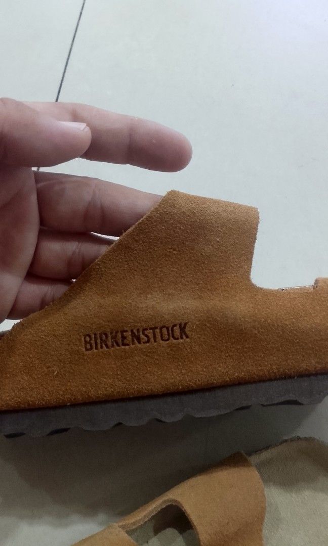 BIRKENSTOCK ARIZONA SUEDE (Category: Slippers and slides) located in Iloilo. Submitted by skerittt (Listing ID 1466325157, Image 3). Description: BIRKENSTOCK ARIZONA SUEDE SIZE 39 NO FLAWS.