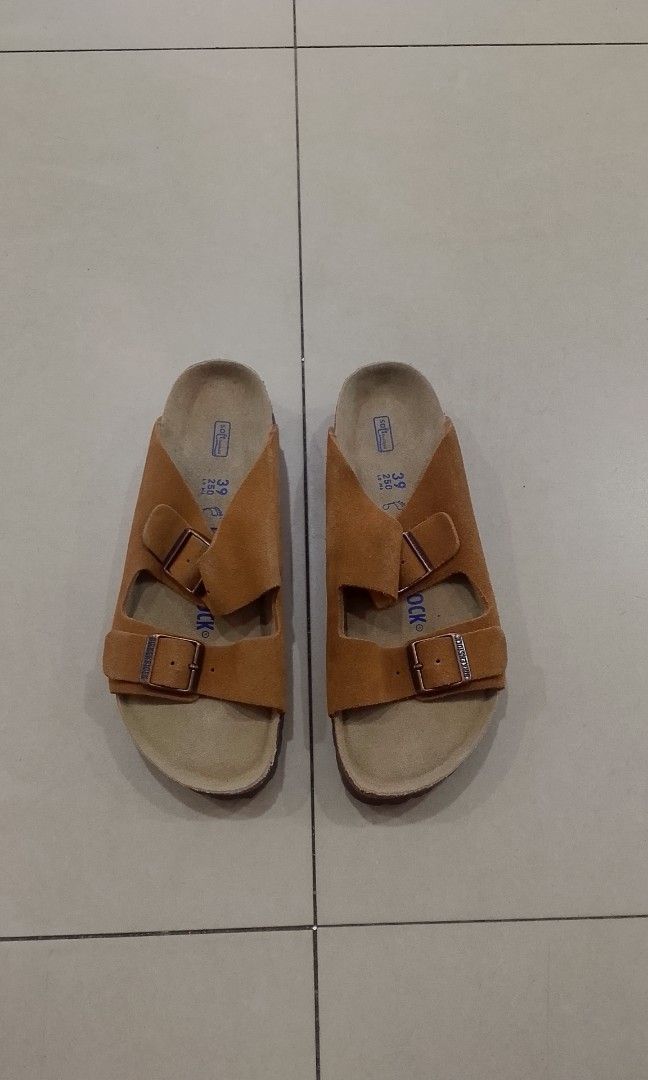 BIRKENSTOCK ARIZONA SUEDE (Category: Slippers and slides) located in Iloilo. Submitted by skerittt (Listing ID 1466325157, Image 1). Description: BIRKENSTOCK ARIZONA SUEDE SIZE 39 NO FLAWS.