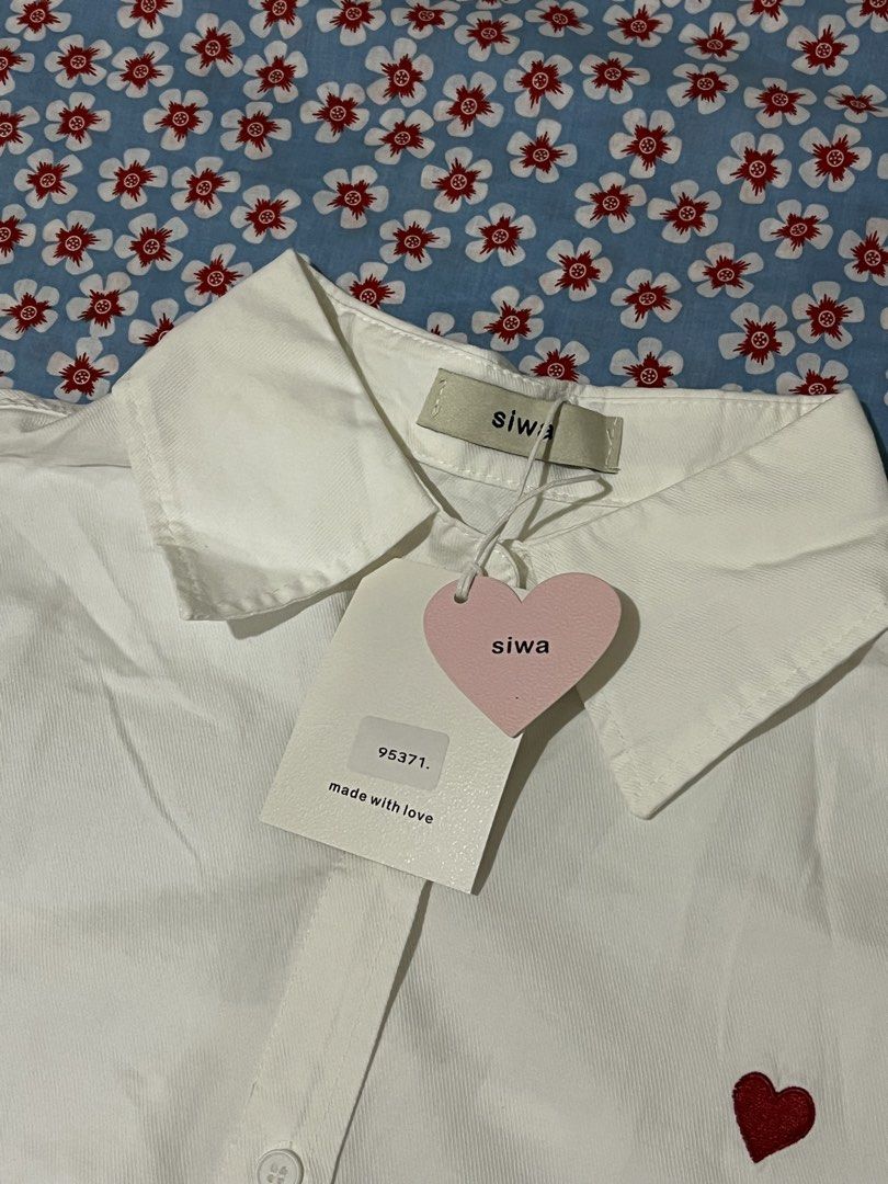 BKK White polo crop longsleeve (Category: Longsleeves) located in Caloocan City. Submitted by declutter_joy (Listing ID 1466289082, Image 2). Description: RF: Malaki sa akin NO COD PAYMENT FIRST (GCASH) BUYER WILL PAY SF Courier: Lalamove/Grab/Gogoxpress.
