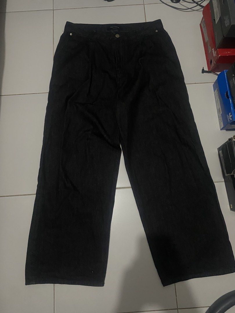 Black Baggy Jeans (Category: Jeans) located in Binan City. Submitted by racksblue (Listing ID 1466292376, Image 1). Description: Waistline: 32.