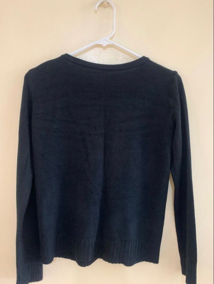 Black Cardigan Womens (Category: Longsleeves) located in Valenzuela. Submitted by clickandshoppreloved (Listing ID 1466201036, Image 2). Description: Black Cardigan Womens Onhand, Original Small Ontag, (21L x 15.5W) Color : Black (Excellent Condition, Good As New).