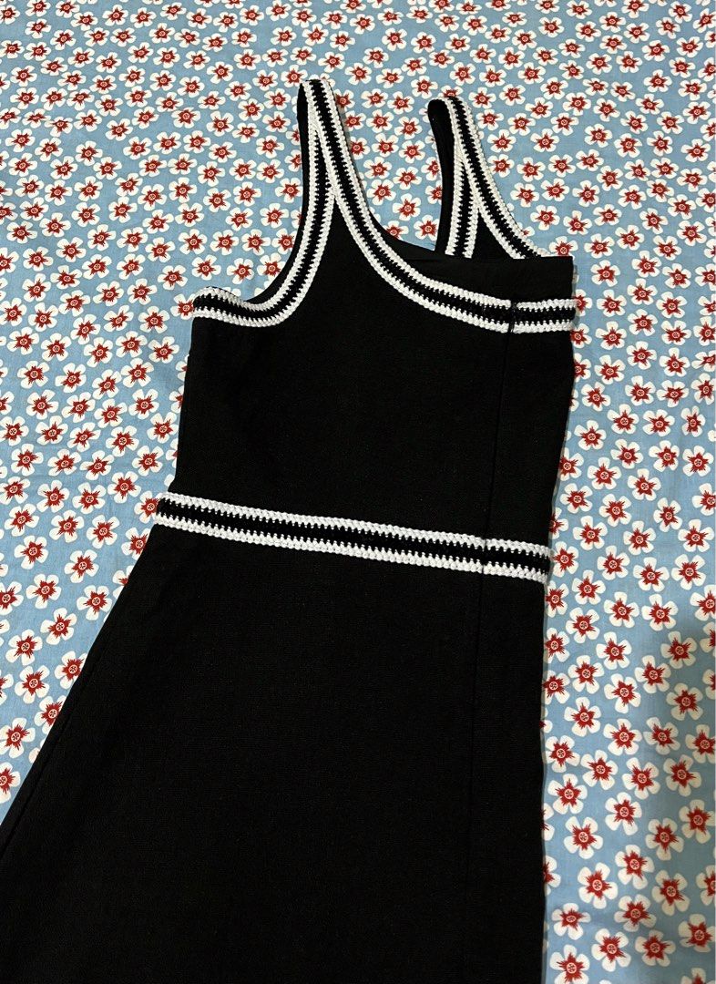 Black Dress (Category: Dresses) located in Caloocan City. Submitted by declutter_joy (Listing ID 1466286829, Image 2). Description: Can fit M-L NO COD PAYMENT FIRST (GCASH) BUYER WILL PAY SF Courier: Lalamove/Grab/Gogoxpress.