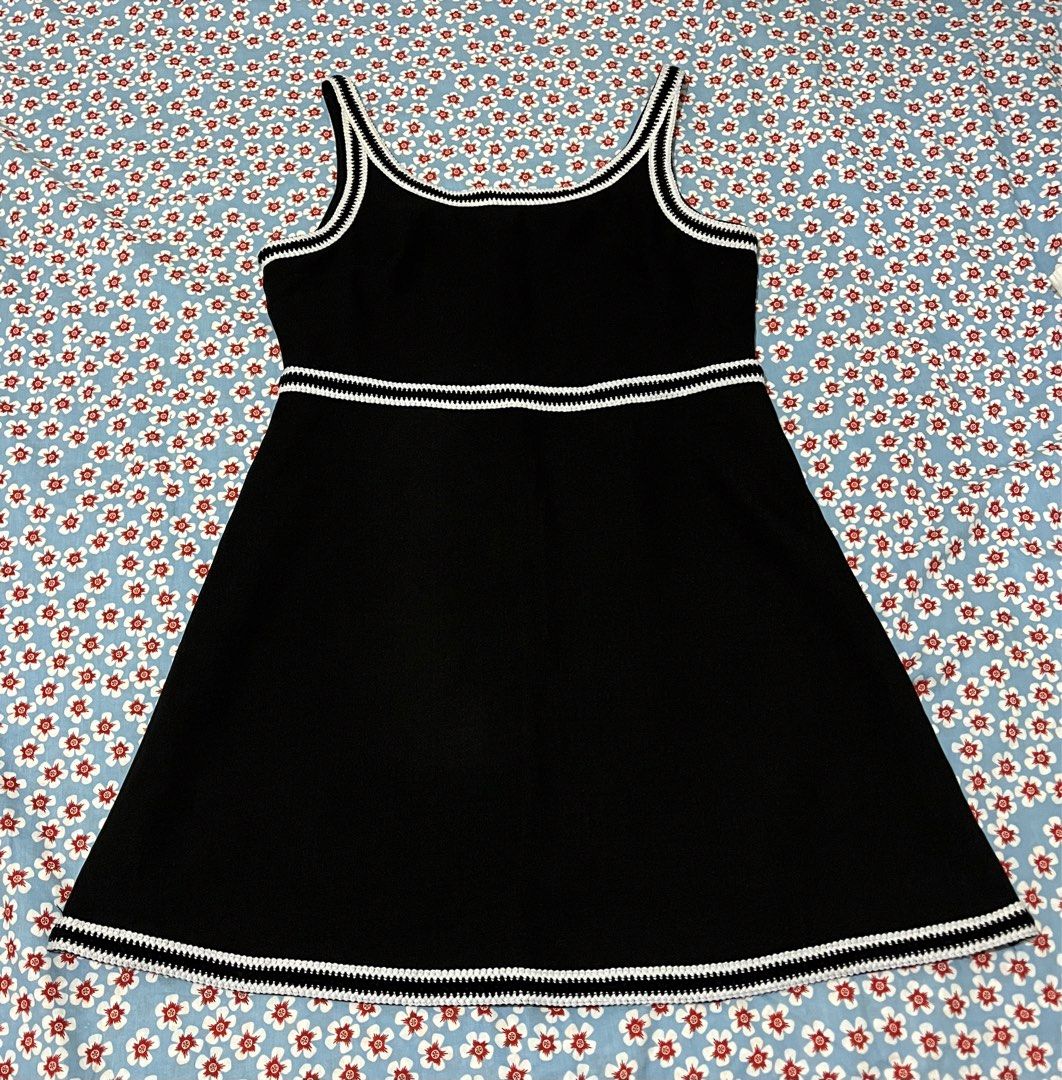 Black Dress (Category: Dresses) located in Caloocan City. Submitted by declutter_joy (Listing ID 1466286829, Image 1). Description: Can fit M-L NO COD PAYMENT FIRST (GCASH) BUYER WILL PAY SF Courier: Lalamove/Grab/Gogoxpress.