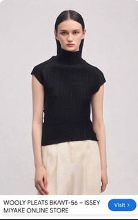 (Category: ) located in . Submitted by saksthriftavenuebyluckymaria8 (Listing ID 1466200414, Image 1). Description: .