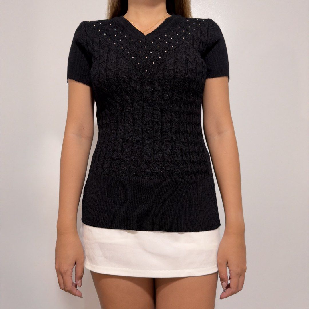 black knitted top (Category: Blouses) located in Cebu City. Submitted by cuteoncue (Listing ID 1466183830, Image 1). Description: xs-small.