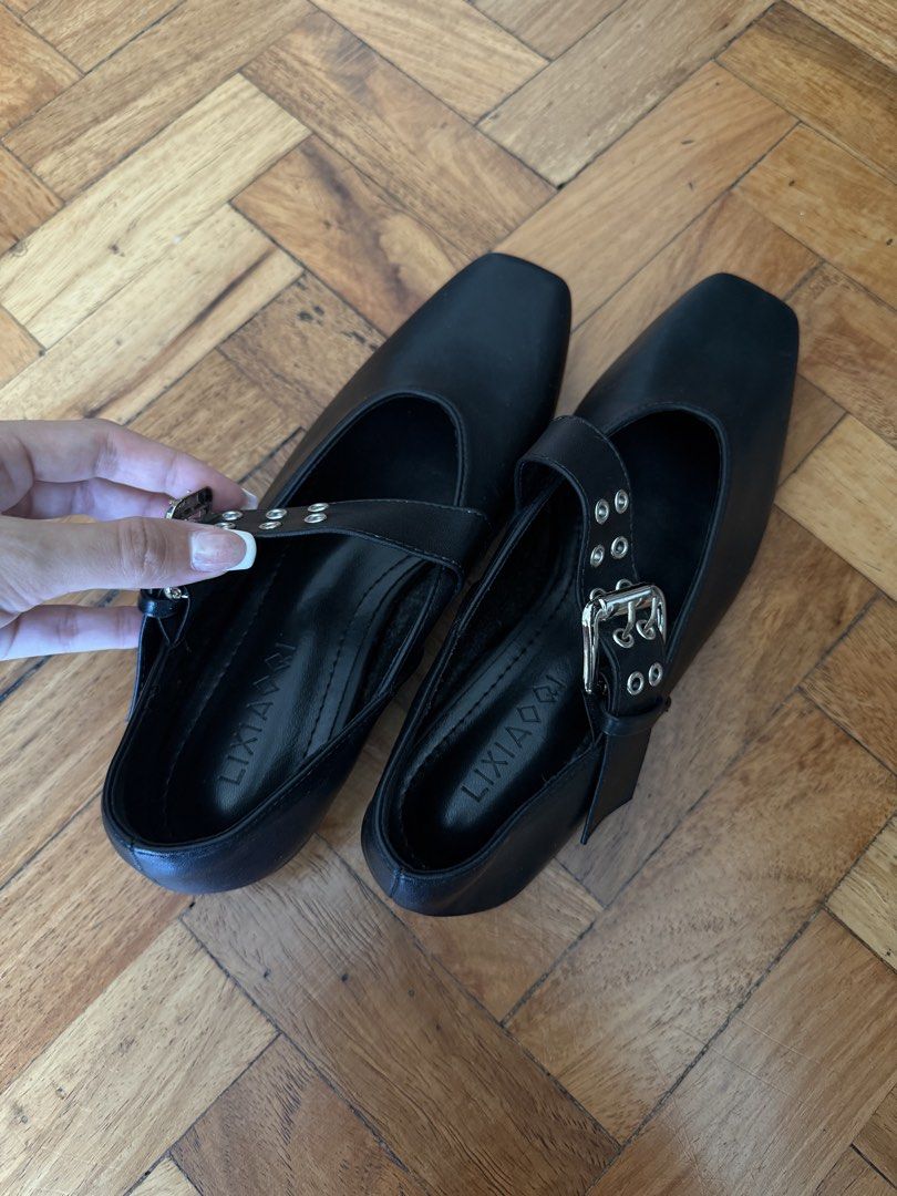 Black Lara ballet flats (Category: Flats & Sandals) located in Makati City. Submitted by demrixxx27 (Listing ID 1466180501, Image 2). Description: .