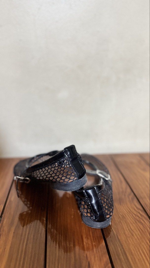 Black Mesh Mary Jane Flats (Category: Flats & Sandals) located in Kananga. Submitted by yongggi (Listing ID 1466326254, Image 3). Description: Size 37.