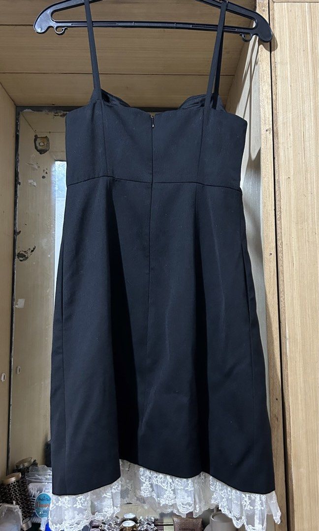 Black Mini Dress (Category: Dresses) located in Manila. Submitted by lueur000 (Listing ID 1466279066, Image 2). Description: Small - Waist - 25-26.