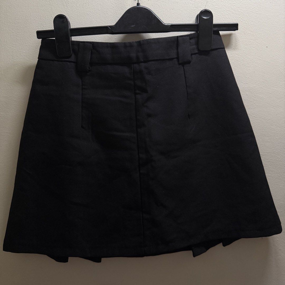 Black Pleated Skort with Zipper and Button Closure (Category: Skirts) located in Muntinlupa City. Submitted by lovedbyapril (Listing ID 1466225557, Image 2). Description: - Bought in korea, 18krw (2024) - worn once in hk (see last pics) - Size: small to medium - Color: Solid black - Style: Pleated skort with built-in shorts for worry-free movement - Closure: Front zipper with a single waistband button - Features: Includes belt loops - Condition: 