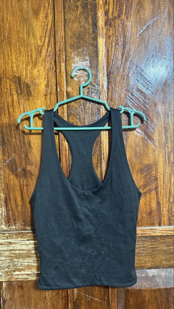 Black Racerback Tank Top (Category: Sleeveless) located in Kananga. Submitted by yongggi (Listing ID 1466326441, Image 1). Description: Simple black tank top with a racerback cut..