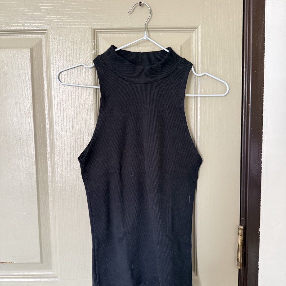 Black ribbed mock neck sleeveless top (Category: Sleeveless) located in Angeles City. Submitted by elliemnopqrstuv (Listing ID 1466205771, Image 1). Description: - Color: Black - Style: Ribbed tank top with mock neckline - Fit: Sleeveless, fitted silhouette - Material: Stretchy knit - Versatility: Easy to pair with jeans, skirts, or layer under jackets.