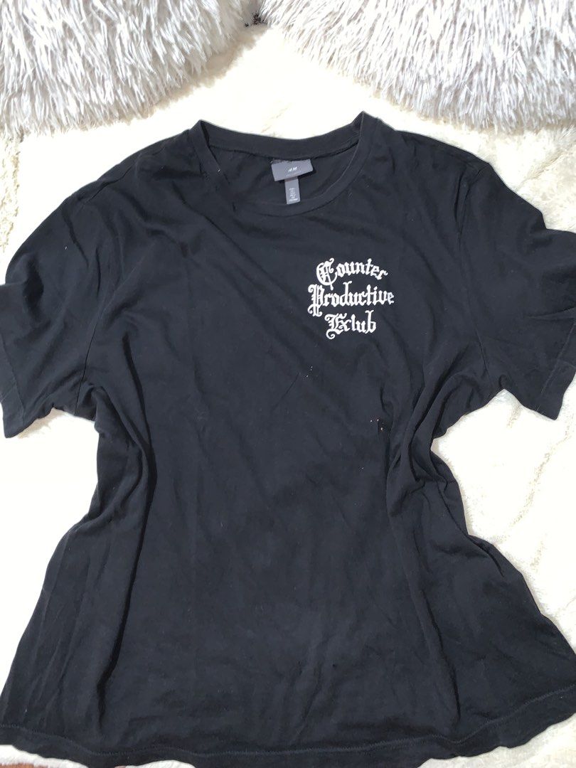 Black Tshirt, H&M (Category: Tshirts & Polo Shirts ) located in Manila. Submitted by lili_doll (Listing ID 1466240229, Image 1). Description: - well-used - minimal stains and holes - size (on tag) : L .