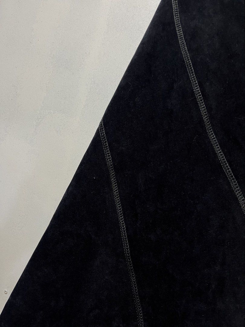 black velvety midi skirt (Category: Skirts) located in Manila. Submitted by shop.erissa (Listing ID 1466312017, Image 3). Description: description: - w: 26, l:24 - black velvety midi skirt with diagonal stitch design mop: - maribank - bdo.