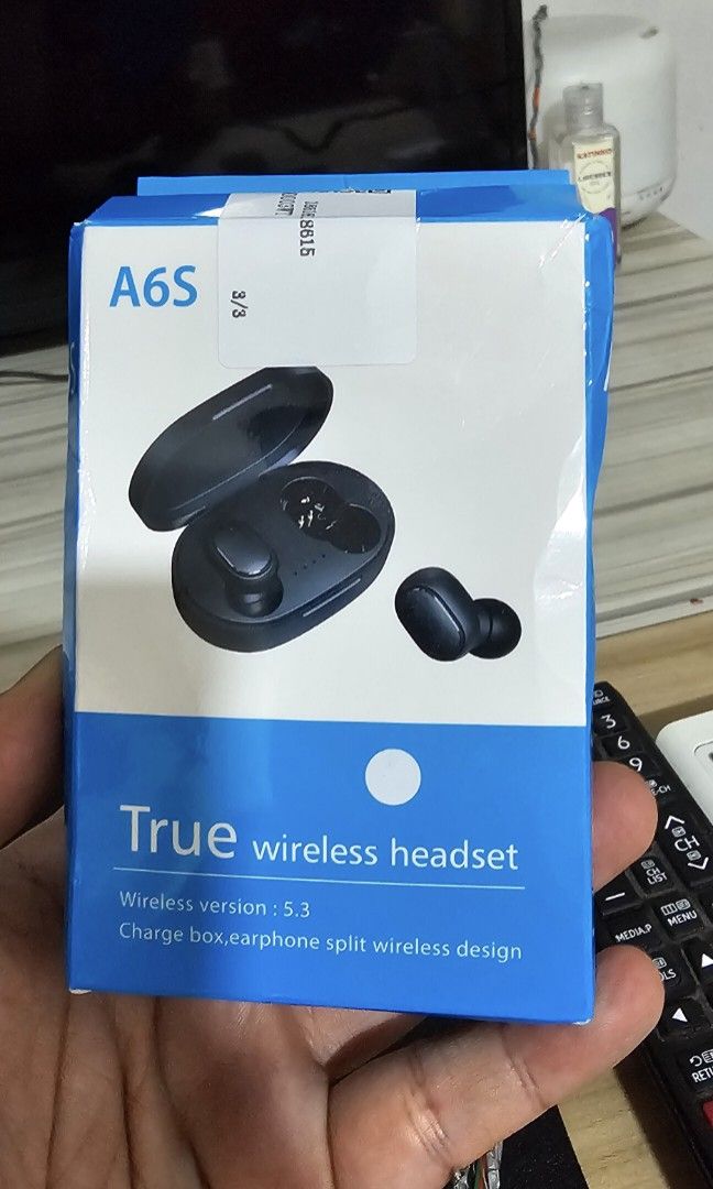 bluetooth headset (Category: Headphones & Headsets) located in Manila. Submitted by anthonylee23810 (Listing ID 1466298661, Image 2). Description: - Premium quality material for long-lasting durability - Sleek and modern design suitable for everyday use - Exact item as shown in the photos - Fast shipping available nationwide.