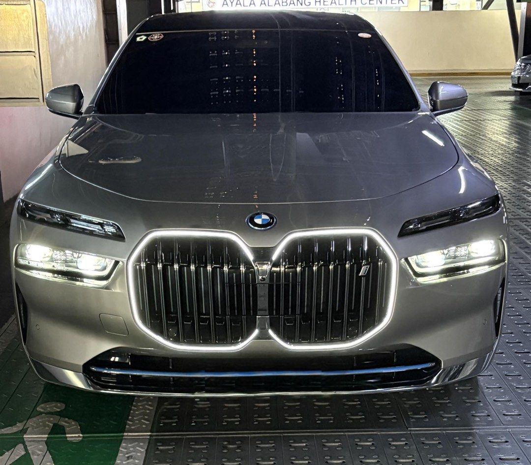 BMW i7 xDrive60 Auto (Category: Used Cars) located in Muntinlupa City. Submitted by closet.confessions (Listing ID 1466216446, Image 2). Description: Year: 2023 Origin of goods: RSA Philippines Personal Owned Luxury and power in one FOR SALE: 2023 BMW i7 xDrive60 ⚡ Only 1,500 km – practically brand new. BMW’s flagship all-electric luxury sedan with Executive Lounge, front & rear massage seats, Merino leather, Swarovski crystal headlights, Bowers 