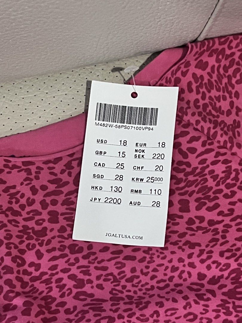BNWT Brandy Melville Bonnie Leopard Top (Category: Sleeveless) located in Quezon City. Submitted by aamnda (Listing ID 1466286819, Image 2). Description: - from japan brandy melville - brand new.