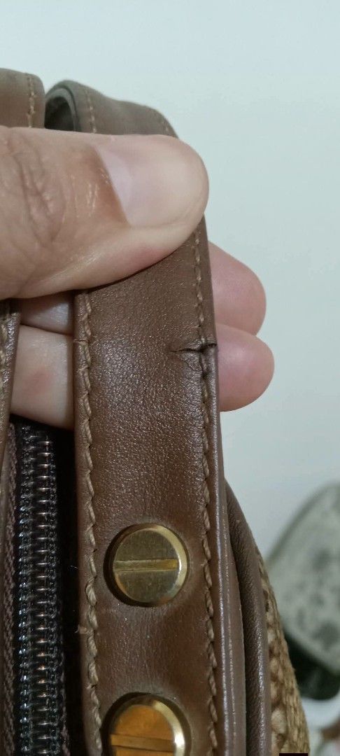 Borbonese (Category: Luxury Bags & Wallets) located in Gapan. Submitted by montesnora80204 (Listing ID 1466175875, Image 3). Description: .