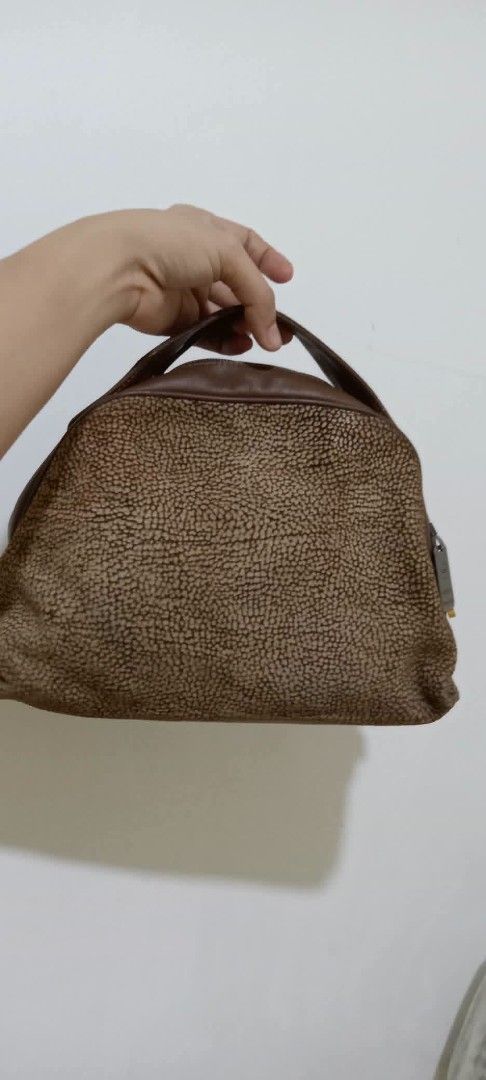 Borbonese (Category: Luxury Bags & Wallets) located in Gapan. Submitted by montesnora80204 (Listing ID 1466175875, Image 1). Description: .