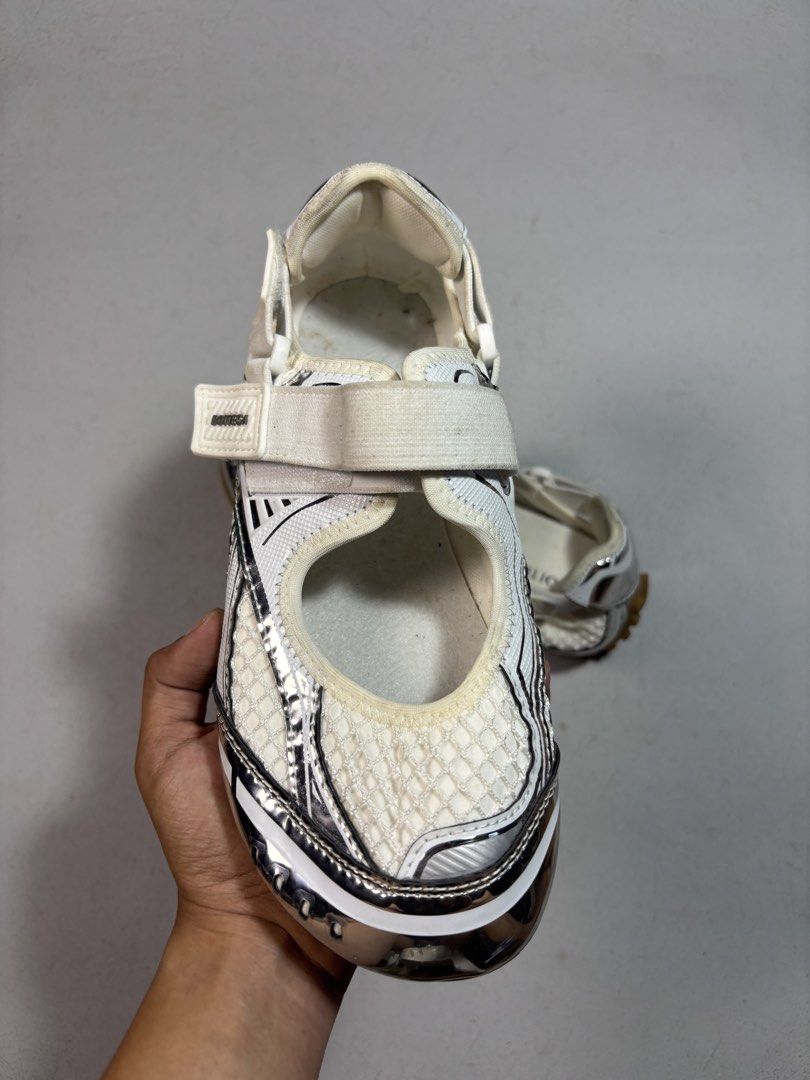 Bottega veneta mary janes (Category: Sneakers) located in Baguio. Submitted by lacedout2600 (Listing ID 1466231401, Image 3). Description: Size 40 on tag Excellent condi Issue: missing right sole pad other than that wala na Legit/authentic pair 2400 only Open for shipping nationwide .