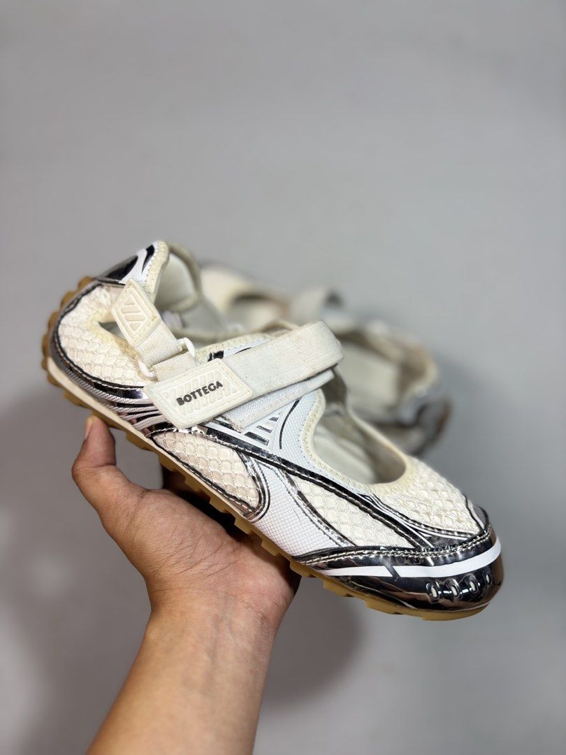 Bottega veneta mary janes (Category: Sneakers) located in Baguio. Submitted by lacedout2600 (Listing ID 1466231401, Image 2). Description: Size 40 on tag Excellent condi Issue: missing right sole pad other than that wala na Legit/authentic pair 2400 only Open for shipping nationwide .