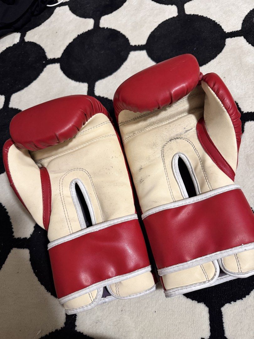 Boxing gloves for sale (Category: Combat Sports) located in Manila. Submitted by patttyy_com (Listing ID 1466329035, Image 2). Description: Boxing gloves for sale Size 12 Titans brand Well used pero walang peel off Need linisin No case .