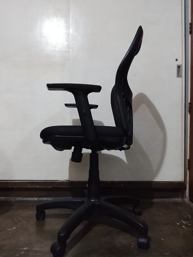 Brand New Office Chair (Category: Office Furniture & Fixtures) located in Manila. Submitted by rasta_man.666 (Listing ID 1466232594, Image 3). Description: Brand New office chair perfect for working from home.