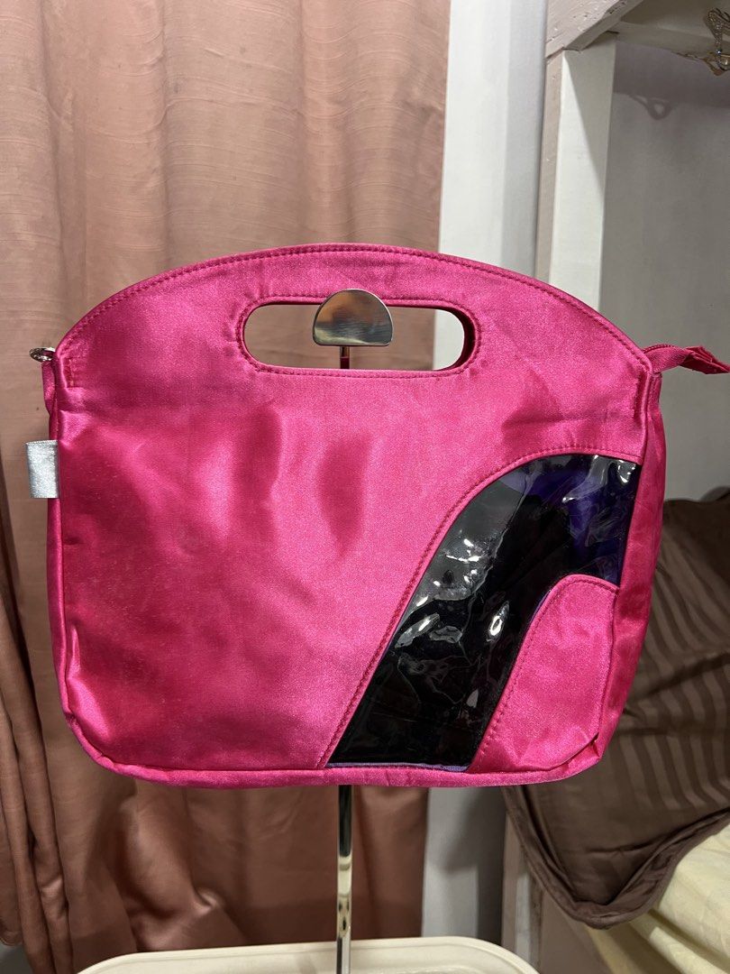 branded make up pouch/ multipurpose bag like new (Category: Makeup) located in Baguio. Submitted by mercedeshermosamoran (Listing ID 1466189537, Image 1). Description: spacious L-10 inches W- 12 inches .