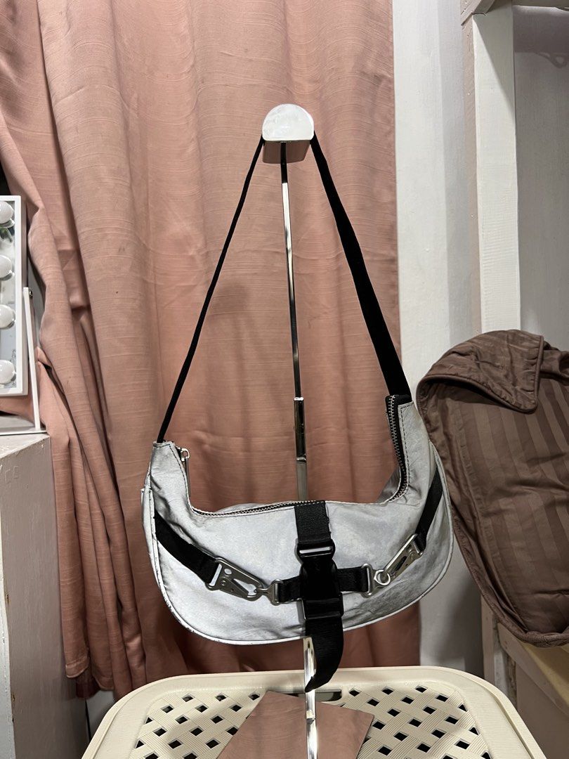 branded Y2k / 90's punk core shoulder bag (Category: Shoulder Bags) located in Baguio. Submitted by mercedeshermosamoran (Listing ID 1466198352, Image 1). Description: L- 5 1/2 inches W- 11 1/2 inches.