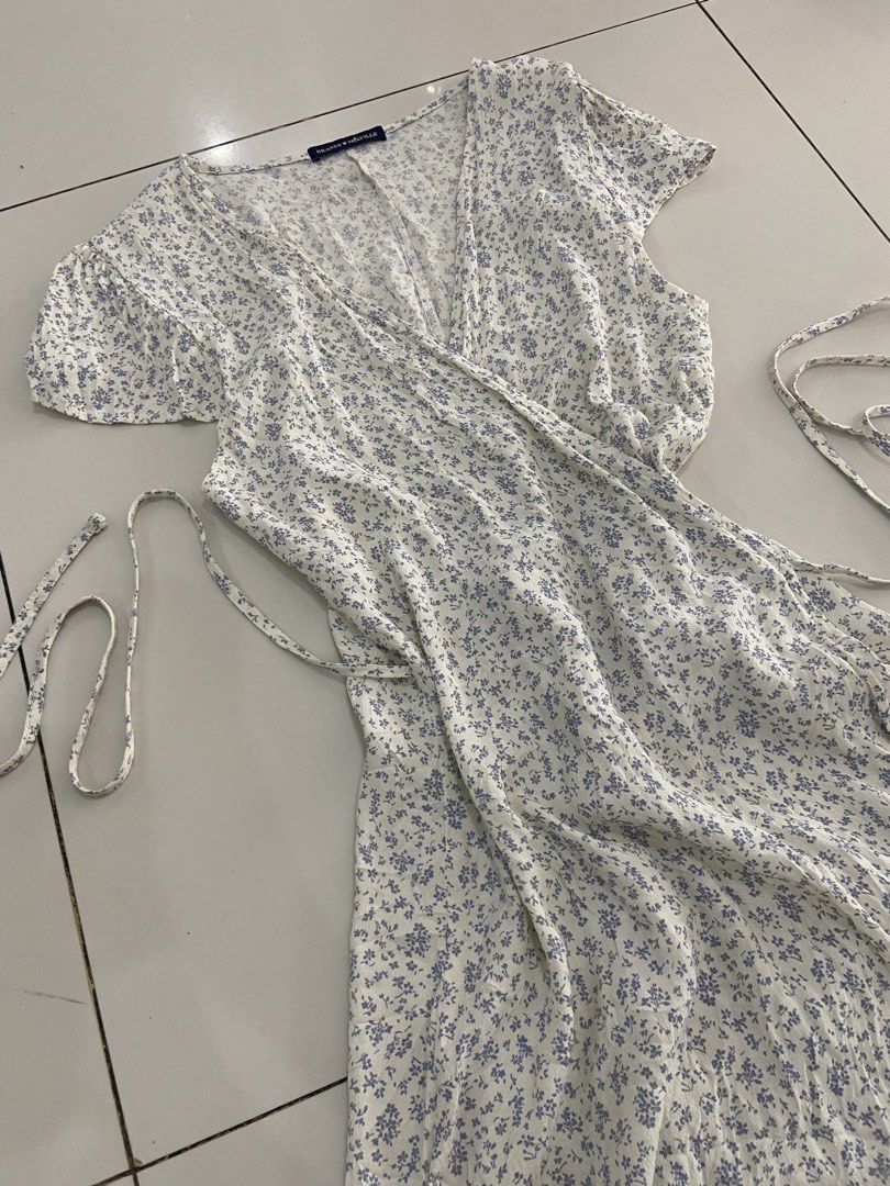 brandy melville dress (Category: Dresses) located in Lucena. Submitted by trishteayvette (Listing ID 1466220051, Image 2). Description: issue with tastas.