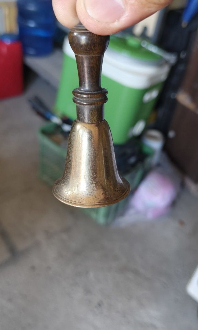 Brass school / service bell (Category: Vintage Collectibles) located in San Pedro. Submitted by tristanjapansurplus (Listing ID 1466179500, Image 3). Description: ptpa selling vintage service bell 3.5 inch hieght very good condition.