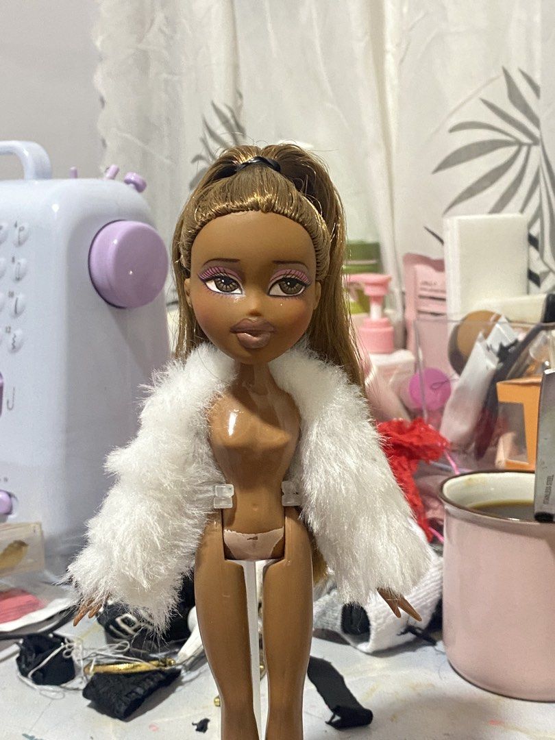Bratz Fur Jacket READY TO SHIP (Category: Kids Toys) located in Digos. Submitted by wiodio (Listing ID 1466159594, Image 1). Description: Avail 4pcs .
