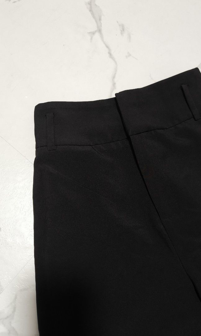 Bread&Butter wide leg pants (Category: Other Bottoms) located in Cavite. Submitted by csl_corner (Listing ID 1466221654, Image 2). Description: Preloved Bread&Butter wide leg pants with detachable belt garterized waist size S 24"-25" length 38" like new ✨ used only once✨ no flaws ✨.